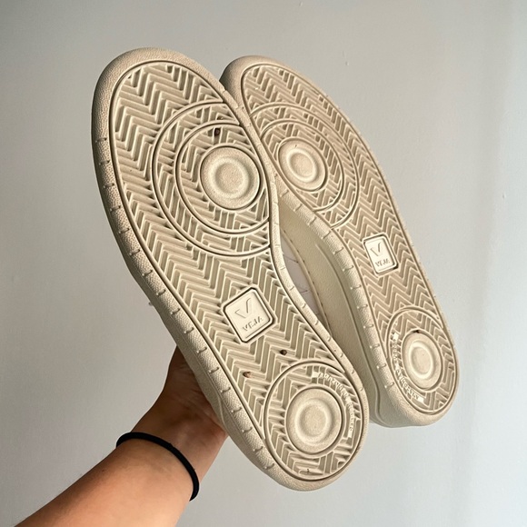 Veja // V-12 Leather White Sneakers - Picture 6 of 9